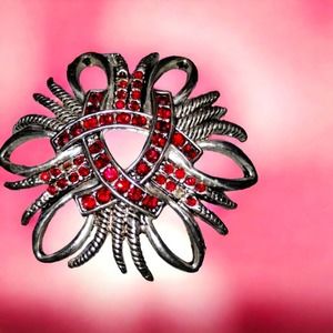 High-end vintage brooch with Ruby colored stones~extremely gorgeous